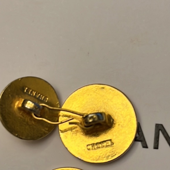 SOLD đź’”Set of Authentic CHANEL cufflinks CC logo purse buttons Gold vintage 1987 - Picture 5 of 10